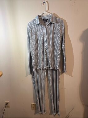 Rachel Zoe Pleated Satin loungewear women’s Medium Button Up Top Pants Set